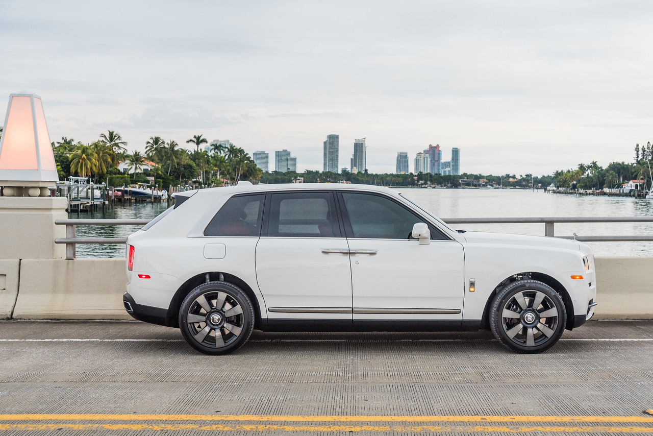Representative Rolls-Royce Cullinan rental planning image