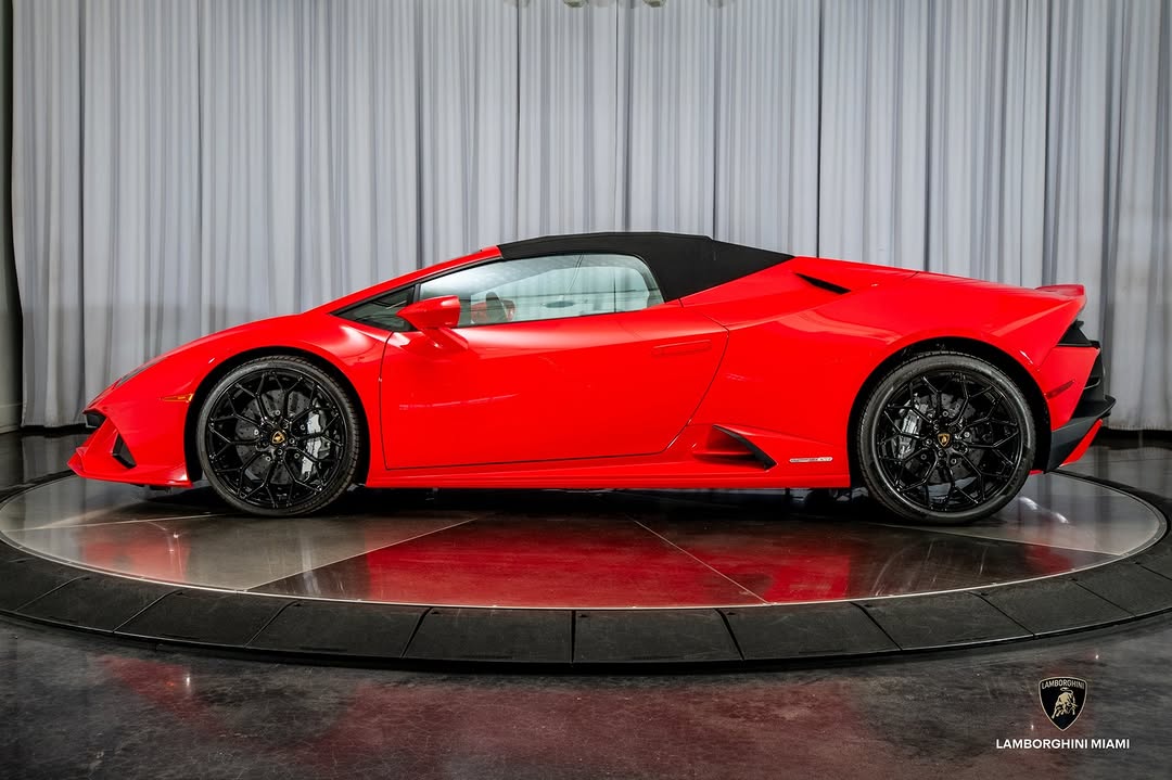 Lamborghini Huracán EVO Spyder Red