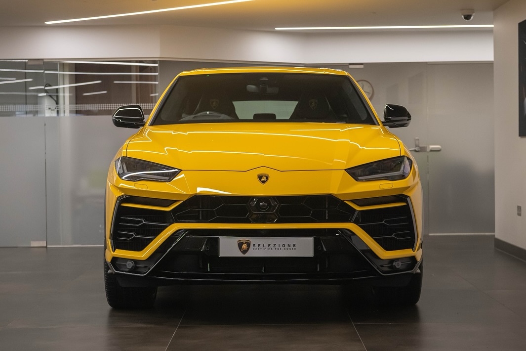 Lamborghini Urus Yellow on Red